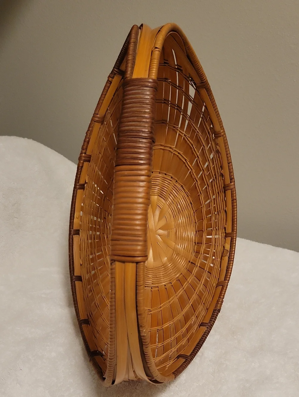 Vintage Woven Decorative Wicker Rattan Boat Shaped Basket & Handle Honey Brown.